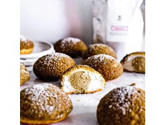 一口爆漿的焙茶香草泡芙！